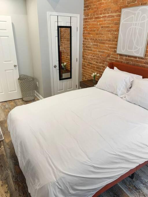 Cozy Modern Apt In The Heart Of Fells Point! ボルティモア エクステリア 写真