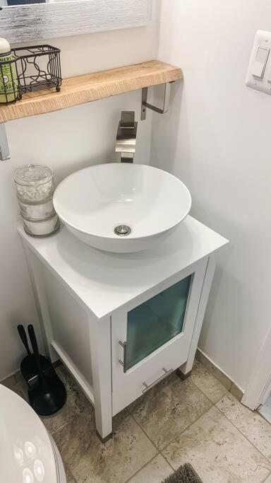 Cozy Modern Apt In The Heart Of Fells Point! ボルティモア エクステリア 写真