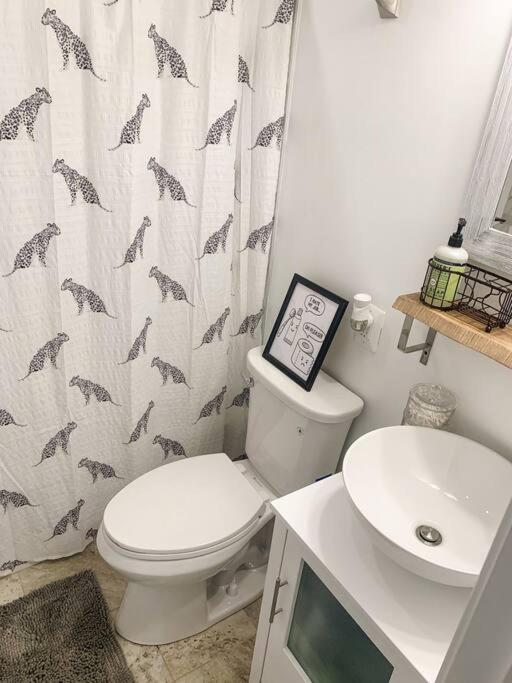 Cozy Modern Apt In The Heart Of Fells Point! ボルティモア エクステリア 写真