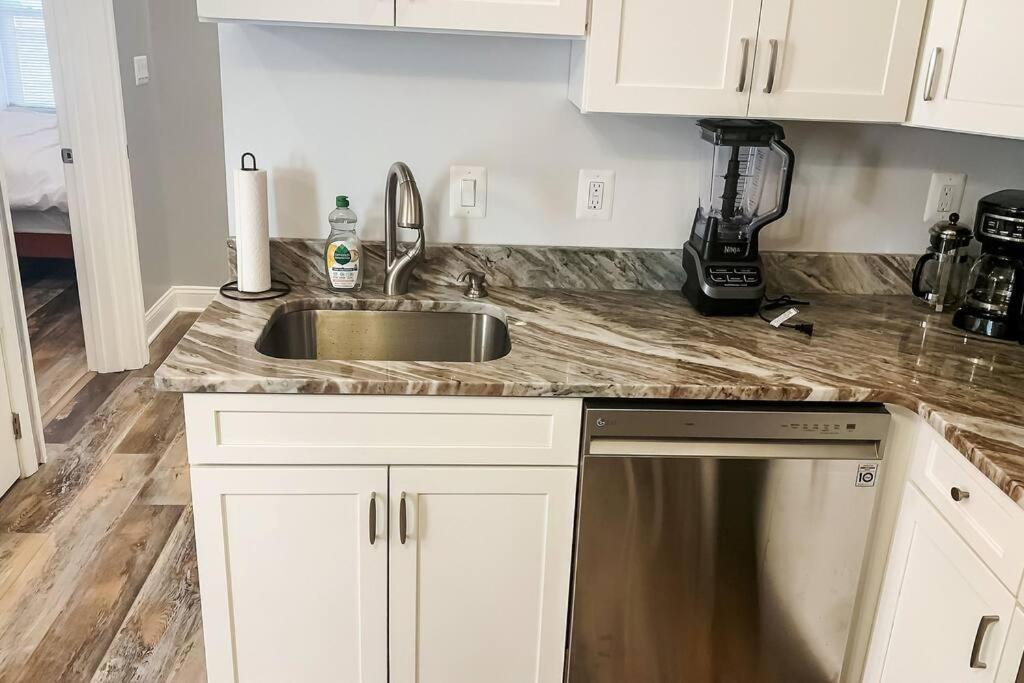 Cozy Modern Apt In The Heart Of Fells Point! ボルティモア エクステリア 写真