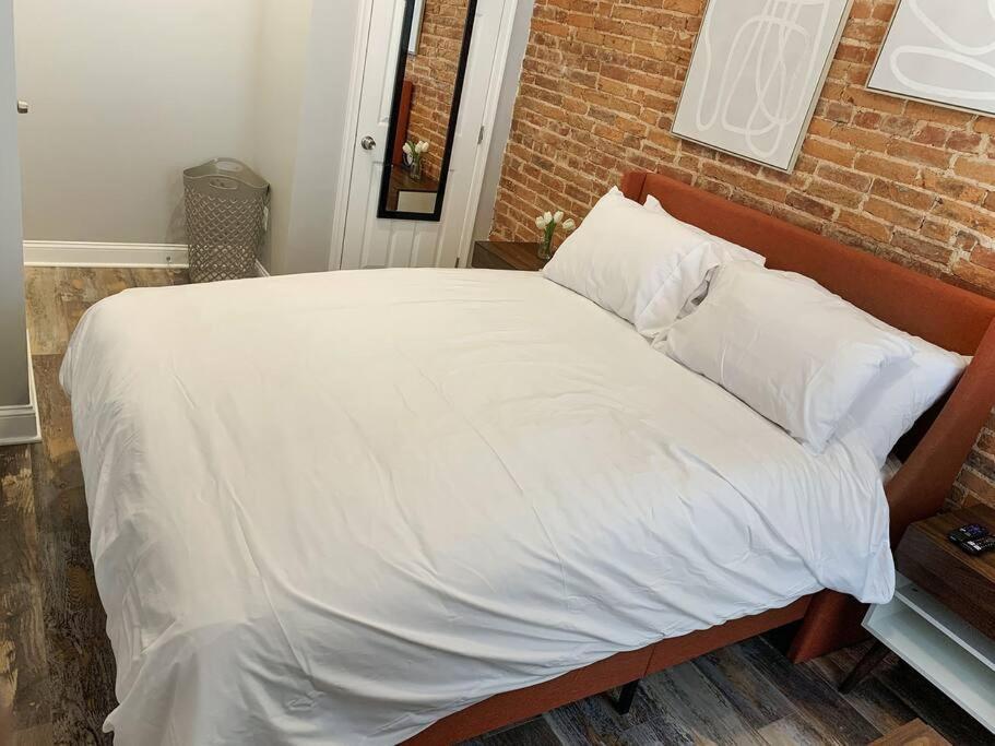 Cozy Modern Apt In The Heart Of Fells Point! ボルティモア エクステリア 写真